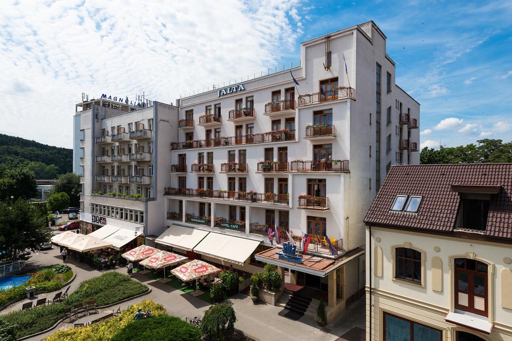 Ensana Jalta Hotel Piest'any Exterior photo