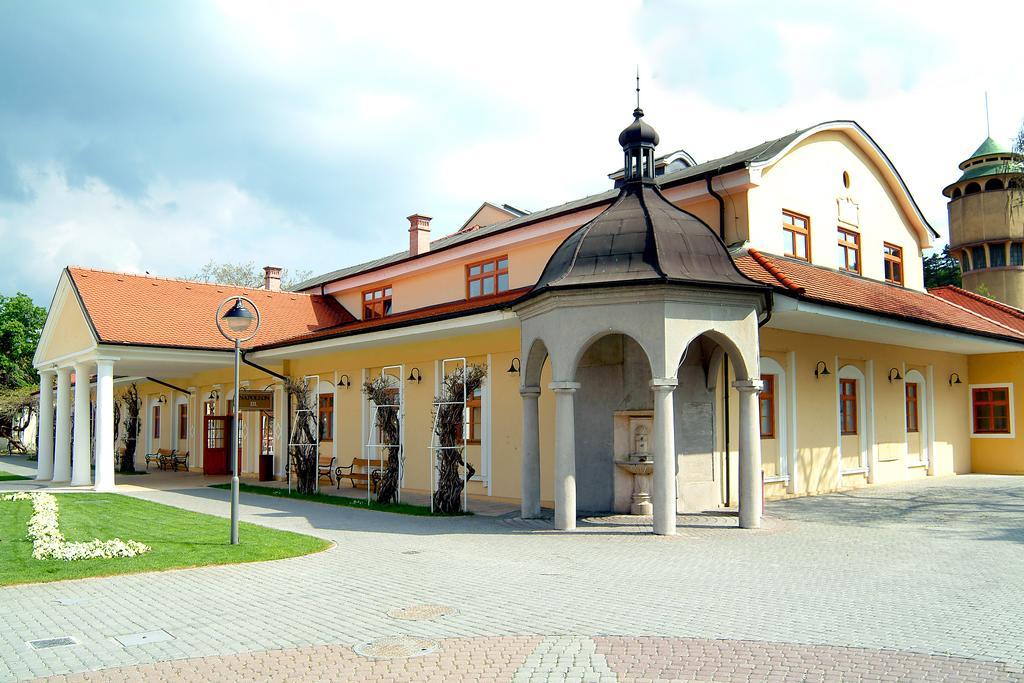 Ensana Jalta Hotel Piest'any Exterior photo